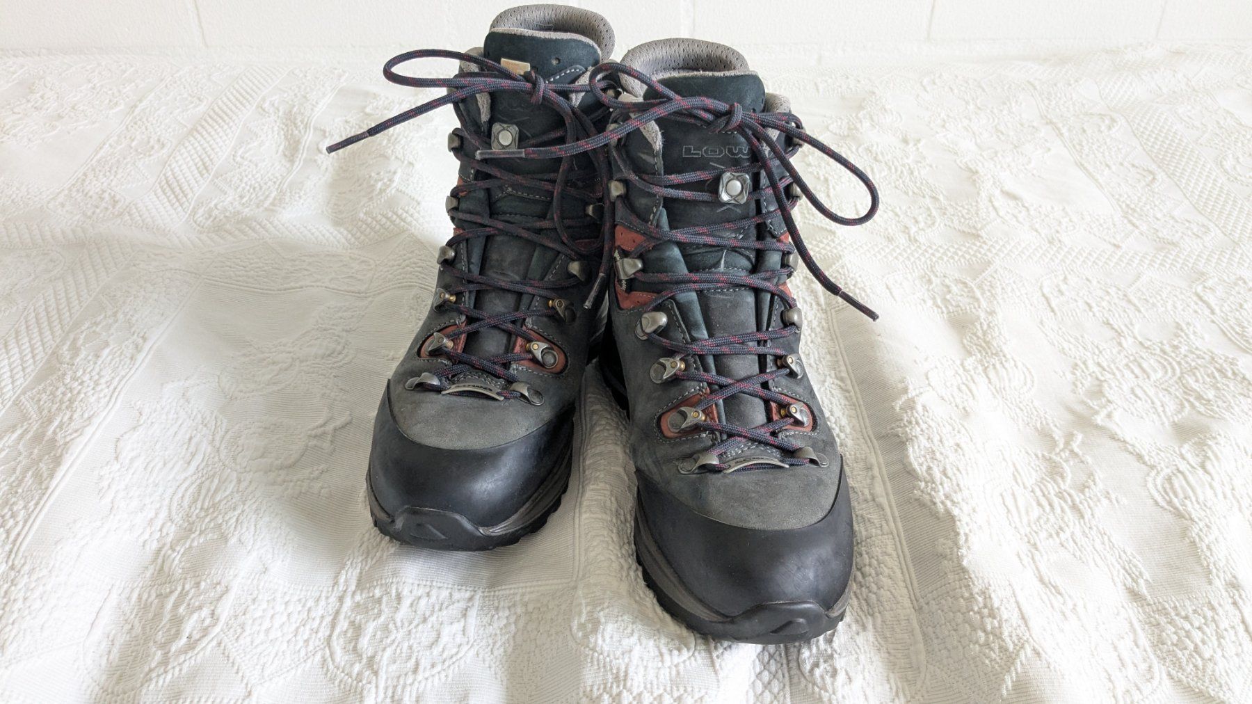 Lowa Scarpe da donna: Wanderschuhe Lowa Gr. 39 – Usato da Adliswil venduto da bibuubib 2