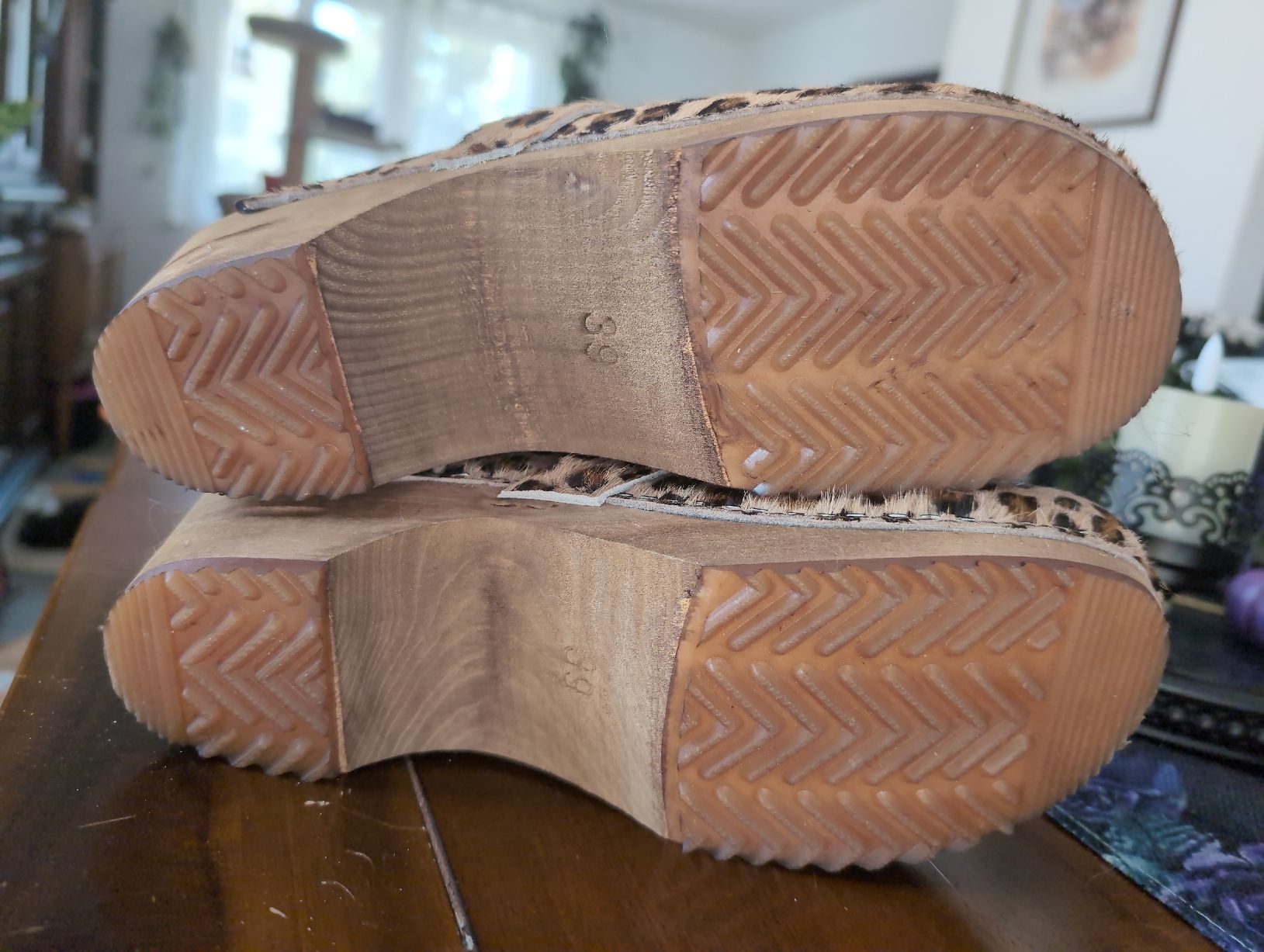 Damenschuhe: Sanita Clogs Leo-Muster Grösse 39  – Gebraucht aus Busswil BE von MissMuffin 3