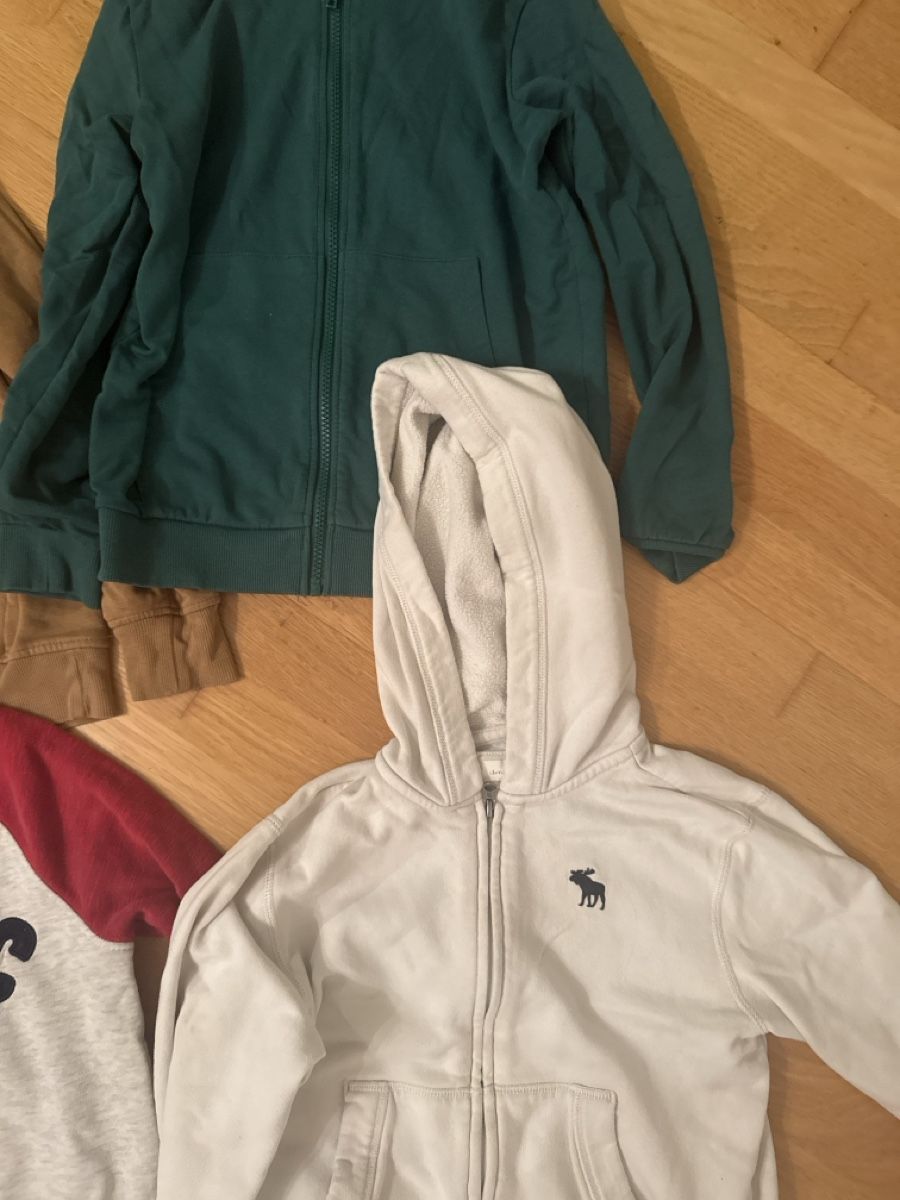 Maglioni & Felpe: 4 Jungen Pullover 134/140 – Usato da Wädenswil venduto da dor_ddx7 2