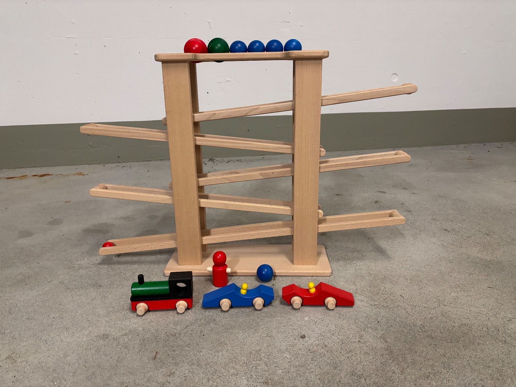 Spielzeuge: Kugelbahn Holz mit vielen Figuren – Gebraucht aus Zumikon von ang_vs26