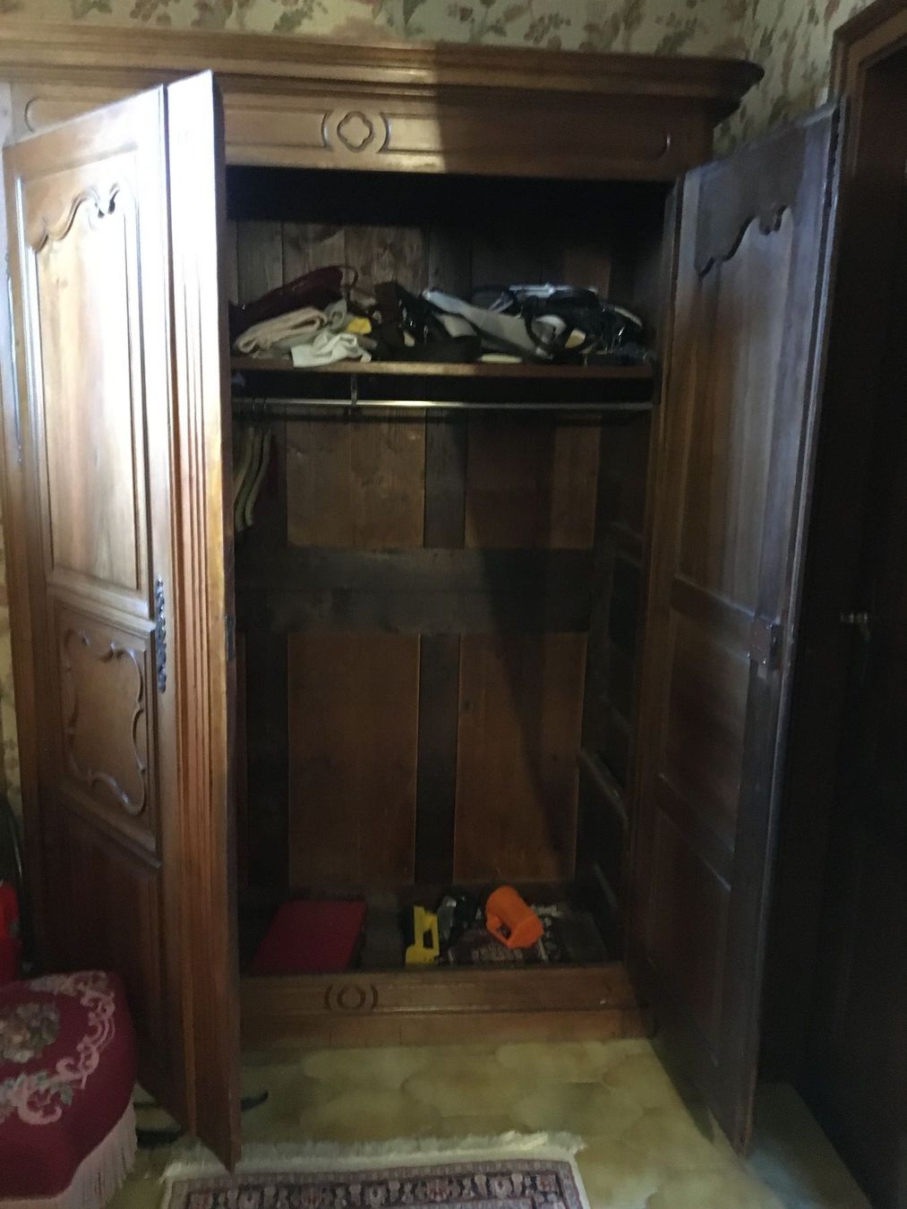 Schränke: Grande armoire en bois ancienne – Gebraucht aus Vufflens-le-Château von vcourvoisier 1