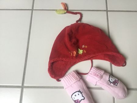 Mütze mit Handschuhen