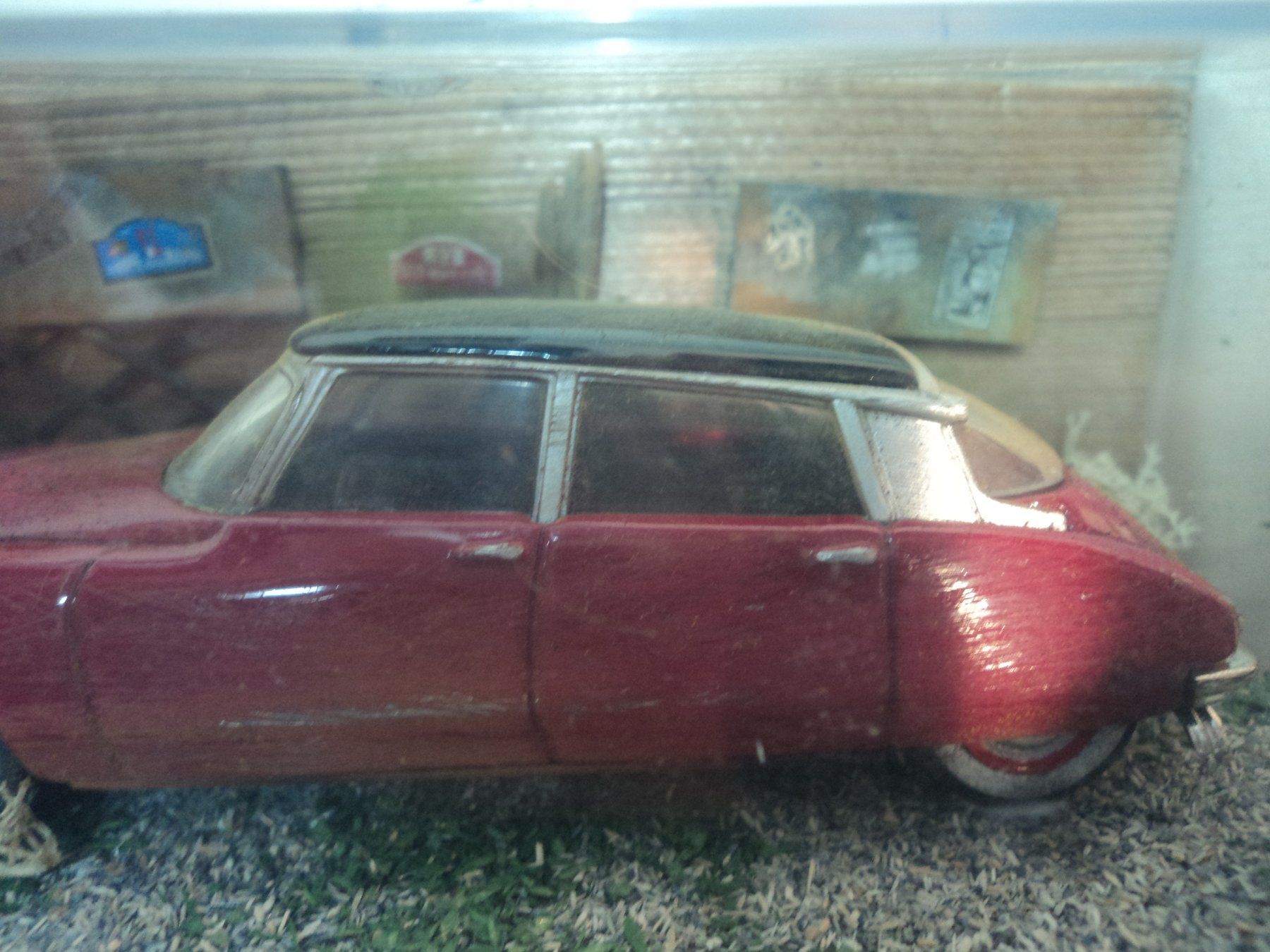 Citroën Modellini d'auto: Citroen DS 1/43 Diorama Hinterhof – Usato da Schwarzenburg venduto da modelCARama 6