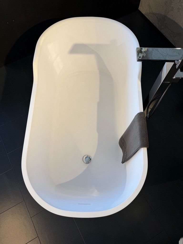 Vasche da bagno: Freistehende Badewanne – Nuovo (secondo la descrizione) da Gossau SG venduto da SHTAG 1