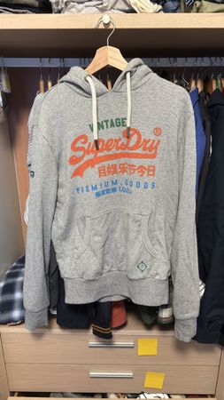 Sweat à capuche Superdry gris – taille S – bon état