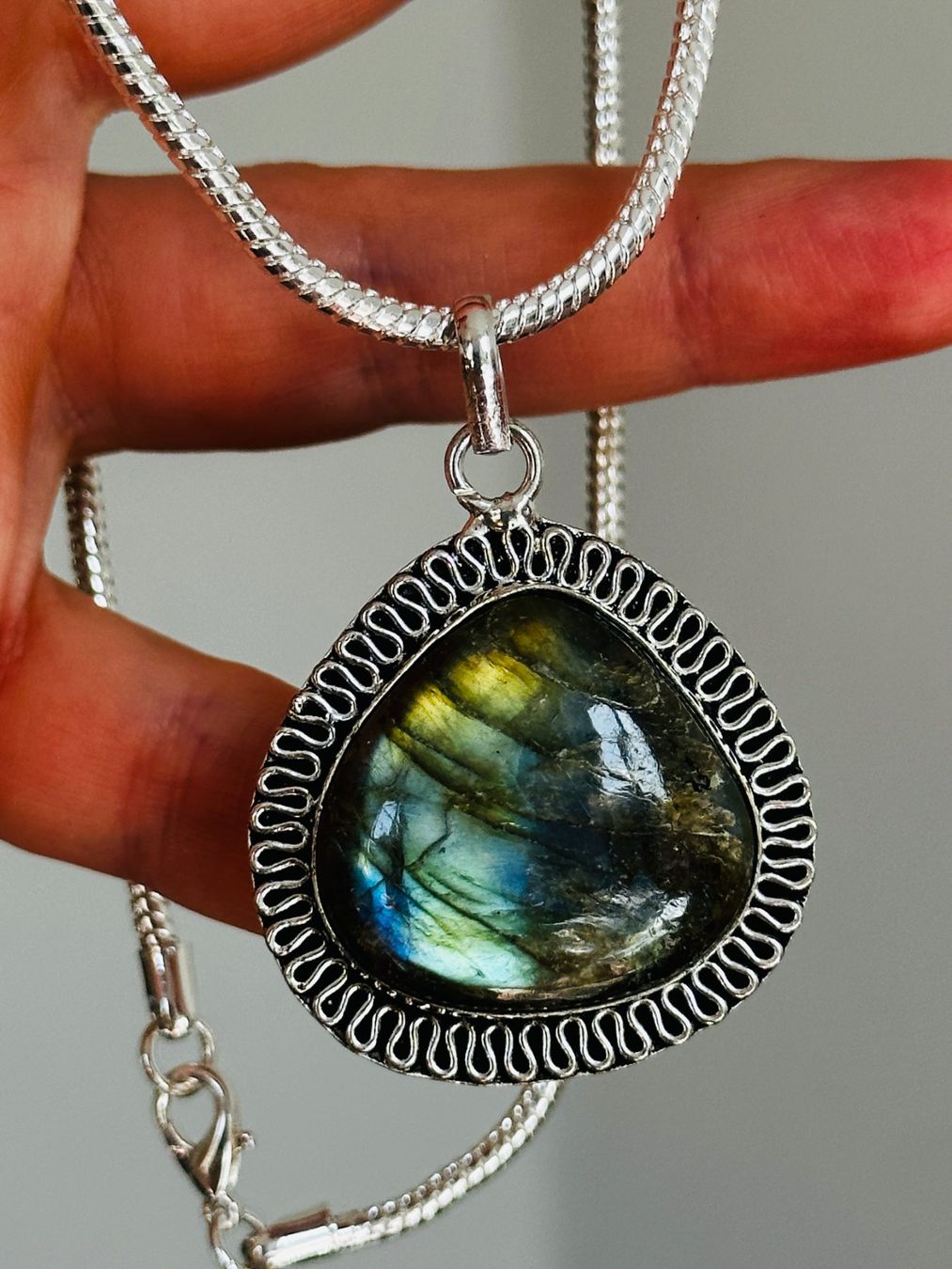 Catenine: Labradorite Gemstone Handmade necklace – Nuovo e nell'imballaggio originale da Genève venduto da AGBERG 1
