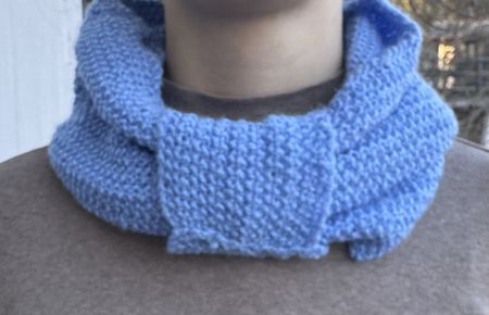 Scaldacollo azzurro fatto a mano