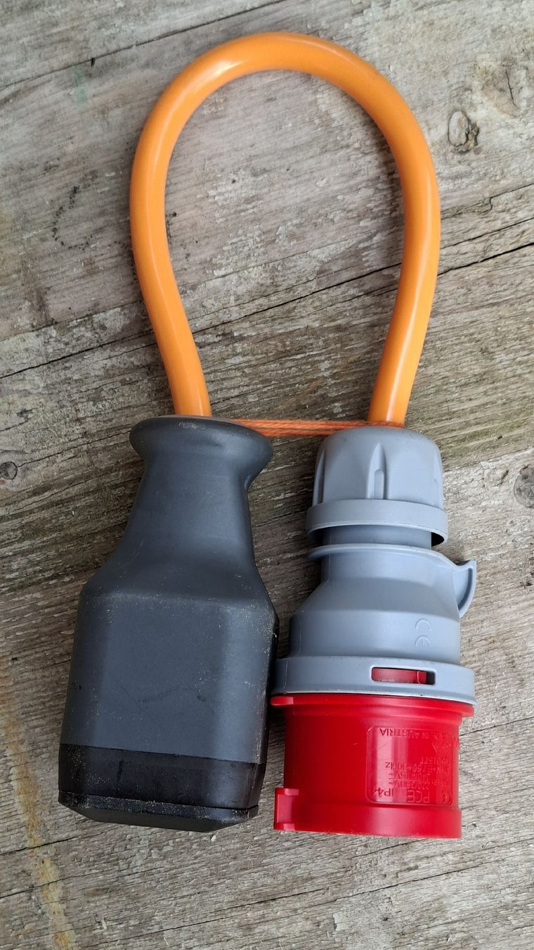 Cavi: Adapter Stomkabel CEE16 5pol auf J15 4pol – Usato da Heiligenschwendi venduto da pasaju 1