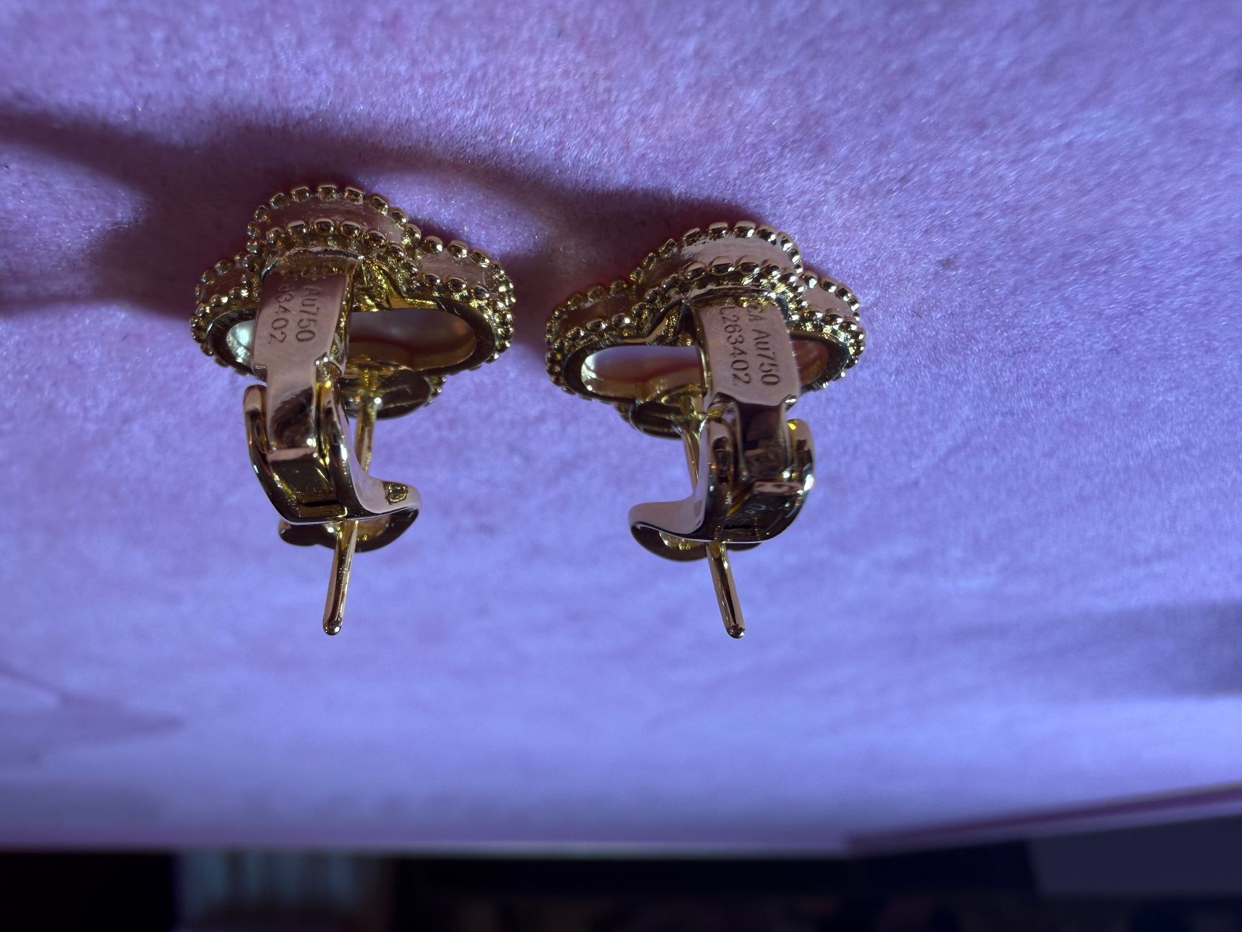 Orecchini pendenti & Orecchini a lobo: Boucles d'oreilles trèfle rose et or – Nuovo e nell'imballaggio originale da St-Maurice venduto da Sandrinette123 4