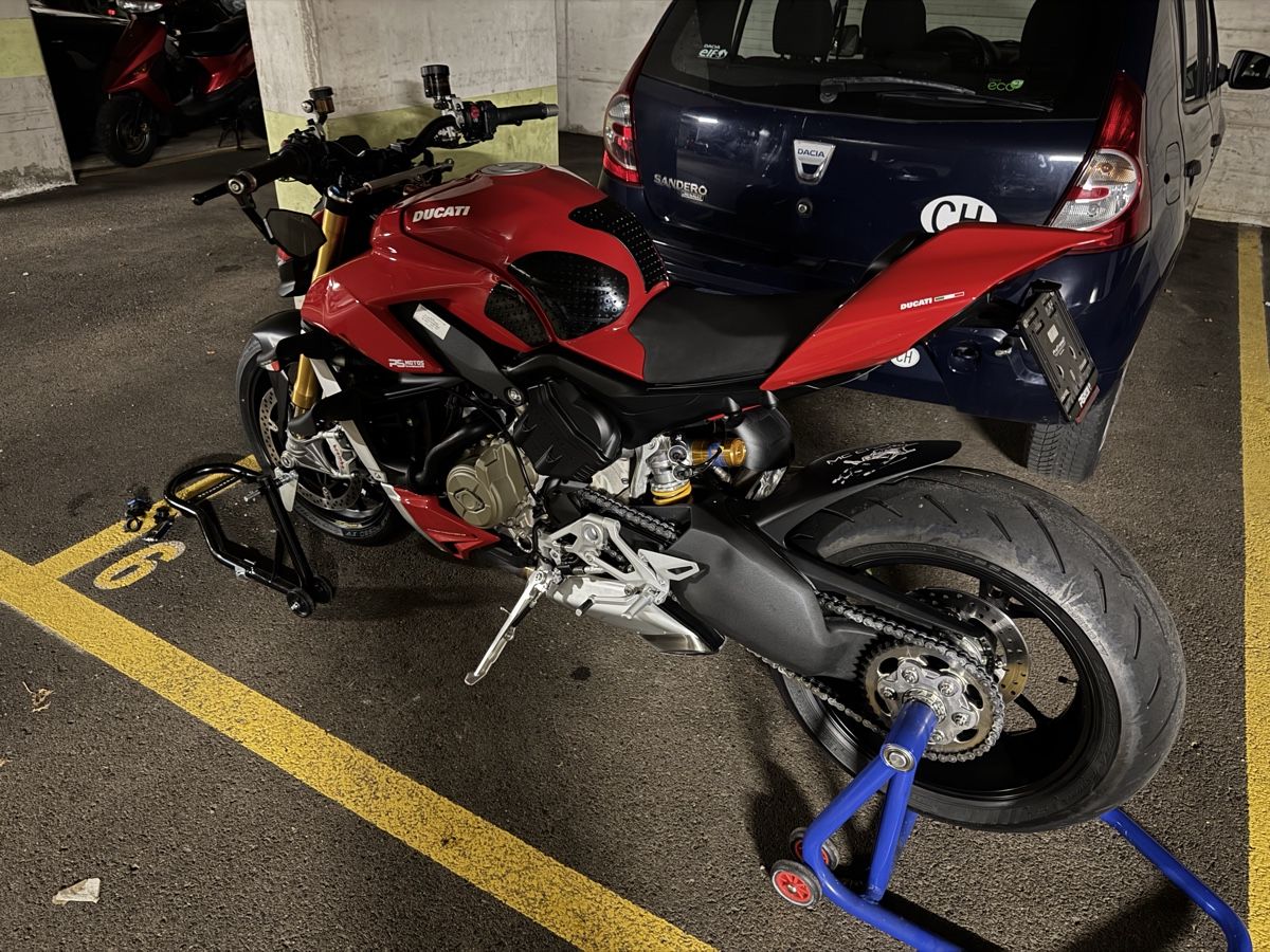 Ducati Strada: Ducati streetfigther v4s – Usato da La chaux de fonds venduto da ri__5z6r 2