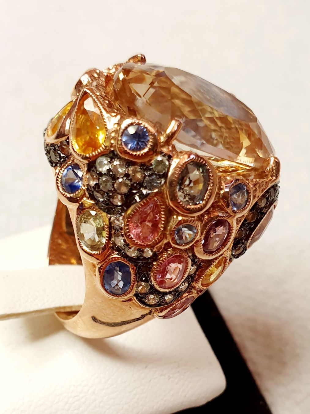 Anelli: Verspieltes Statement Ring mit Zitrin und Edelsteinen – Nuovo e nell'imballaggio originale da Zürich venduto da adriben 4