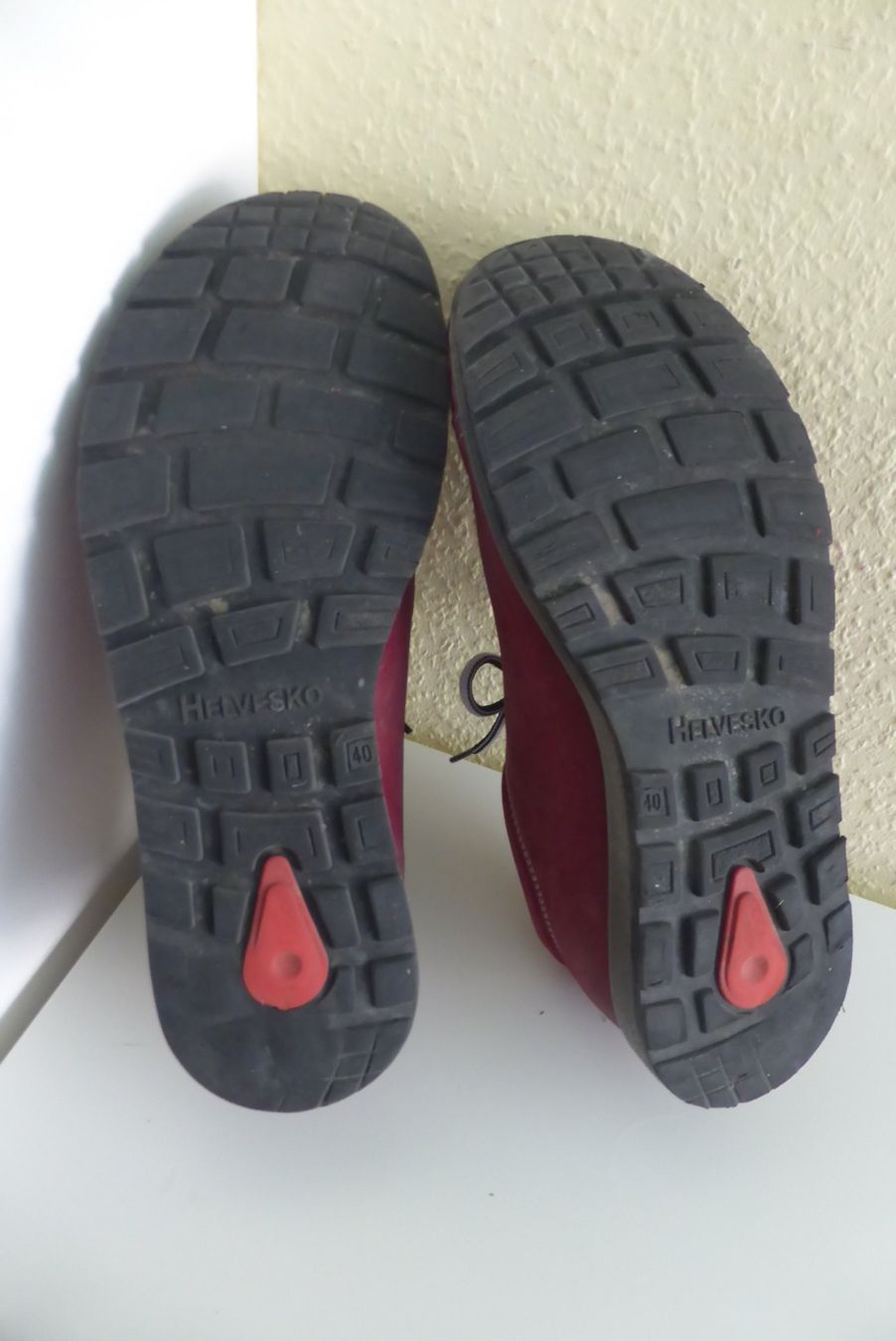 Helvesko Chaussures hommes: Helvesko Freizeitschuh swiss made - rot- Gr. 40 – D'occasion à Brunnadern par vapiano 1