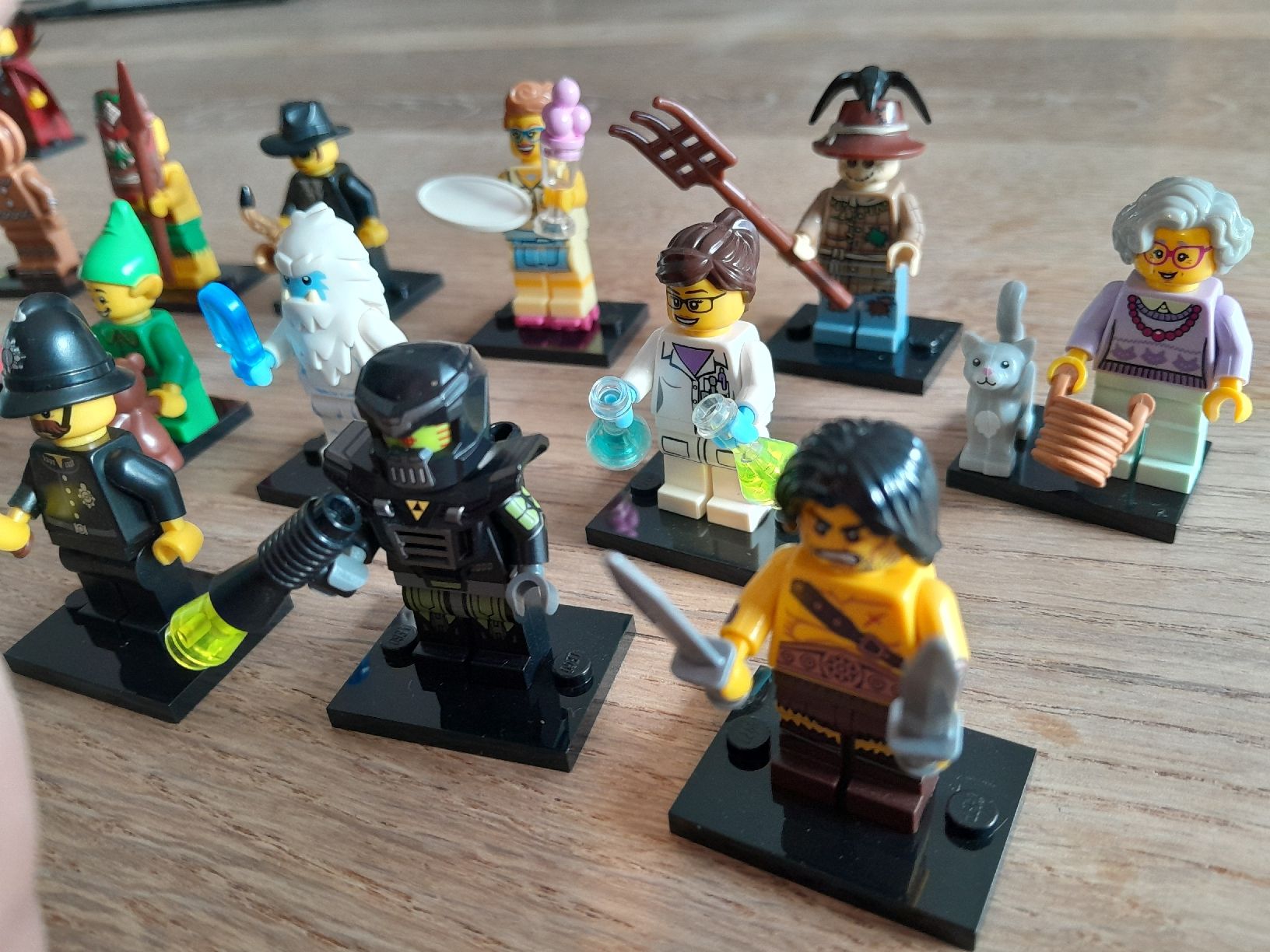 Lego Giocattoli: Lego minifigures série 11 – Usato da Bercher venduto da tonicee 1