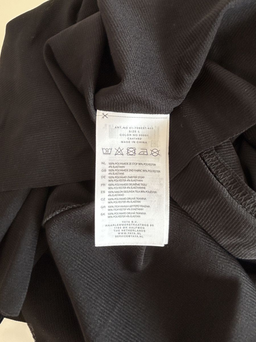 Tops: Schwarzes Rollkragenshirt mit Manschetten, Gr. L – Gebraucht aus Pfäffikon ZH von the4mos 1
