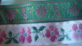 2 Seidenbänder 2 cm rosa/grün Blümchen Senn+Co Bandfabrik BS