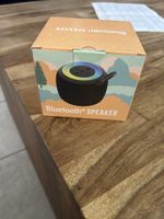 Tragbarer Bluetooth Lautsprecher mit Licht neu in OVP