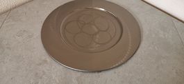 1 PREIS = 5 DEKOR-/ PLATZ TELLER ANTIKSILBER-METALL 32 CM