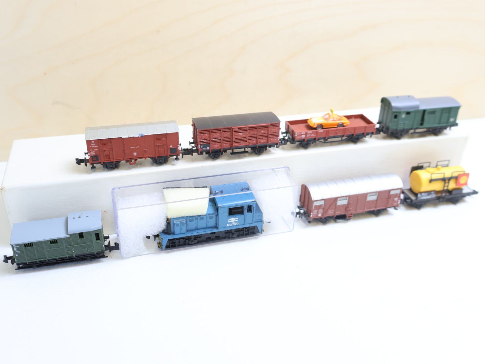 Modelleisenbahnen: Lok + 7 x Wagen - Spur N – Gebraucht aus Winterthur von Monstera 1