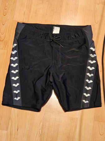 schwarze Kasten Badehose von Arena Grösse  146-152