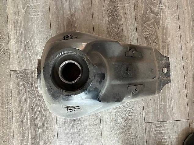 Honda Accessori per altri veicoli: Honda FMX 650 Tank 1997 – Usato da Seewen SO venduto da Eliane-Nora 1