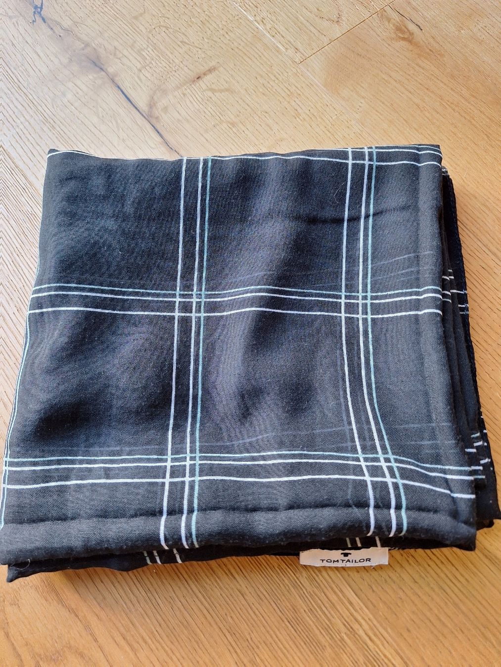 Tom Tailor Foulard & Sciarpe: Lässiger Tom Tailor Loop Schal  – Usato da Dörflingen venduto da Crazyachmed