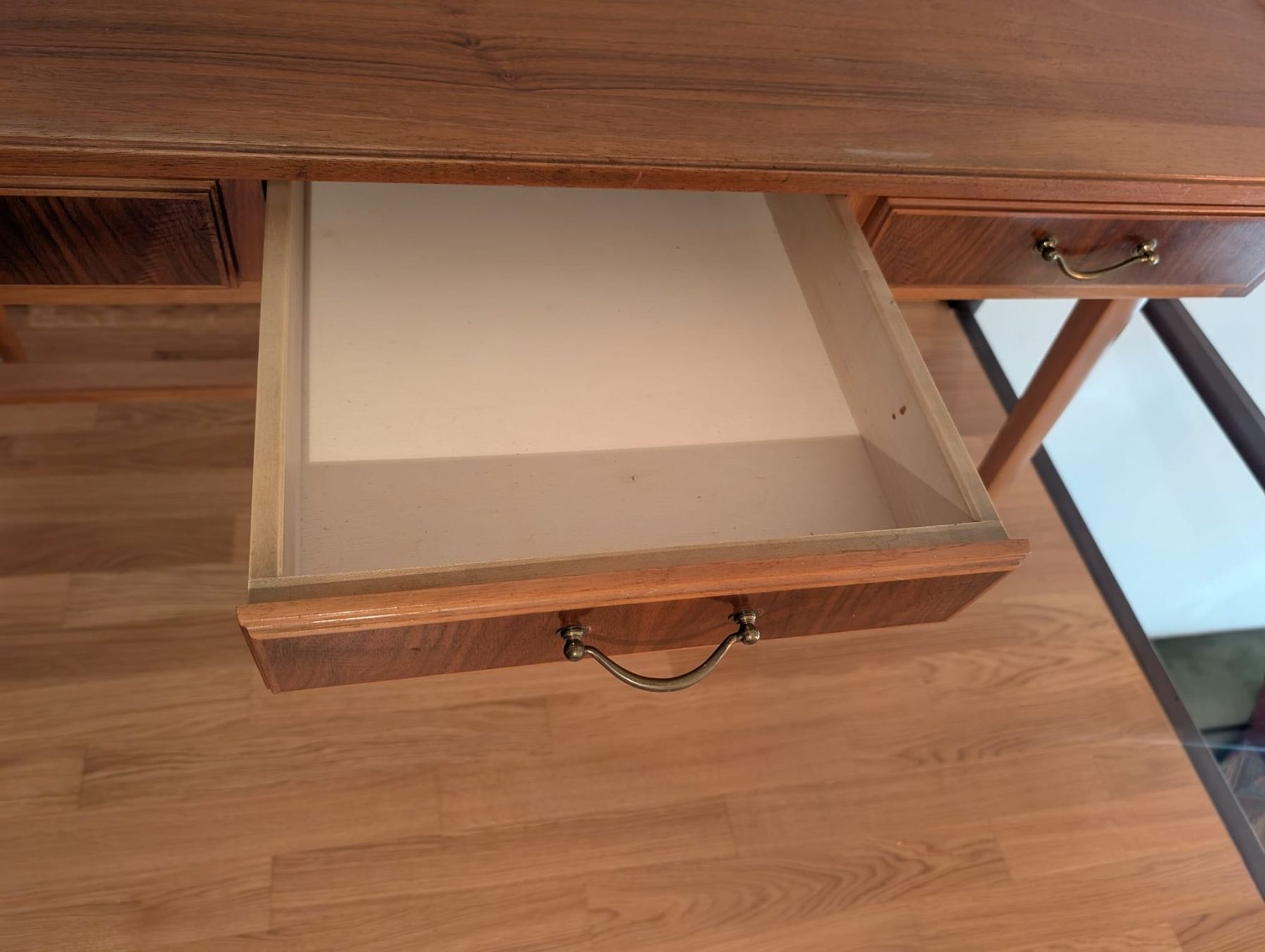Tavoli: Antiker Tisch mit Stuhl – Usato da Basel venduto da N014 7