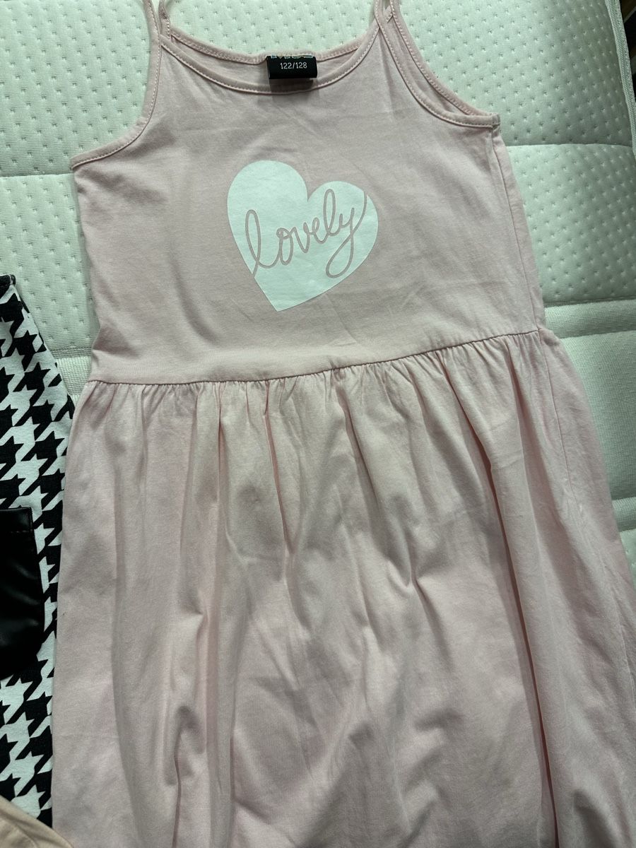 H&M Lotti & Set di vestiti: Mädchen kleiderpacket 116-122-128 – Usato da Sevelen venduto da Stopglobal. 5