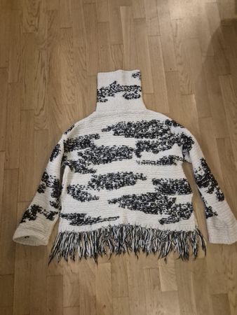 Zara Knit Fringe Sweater - Stylish Winter Wear - Size M