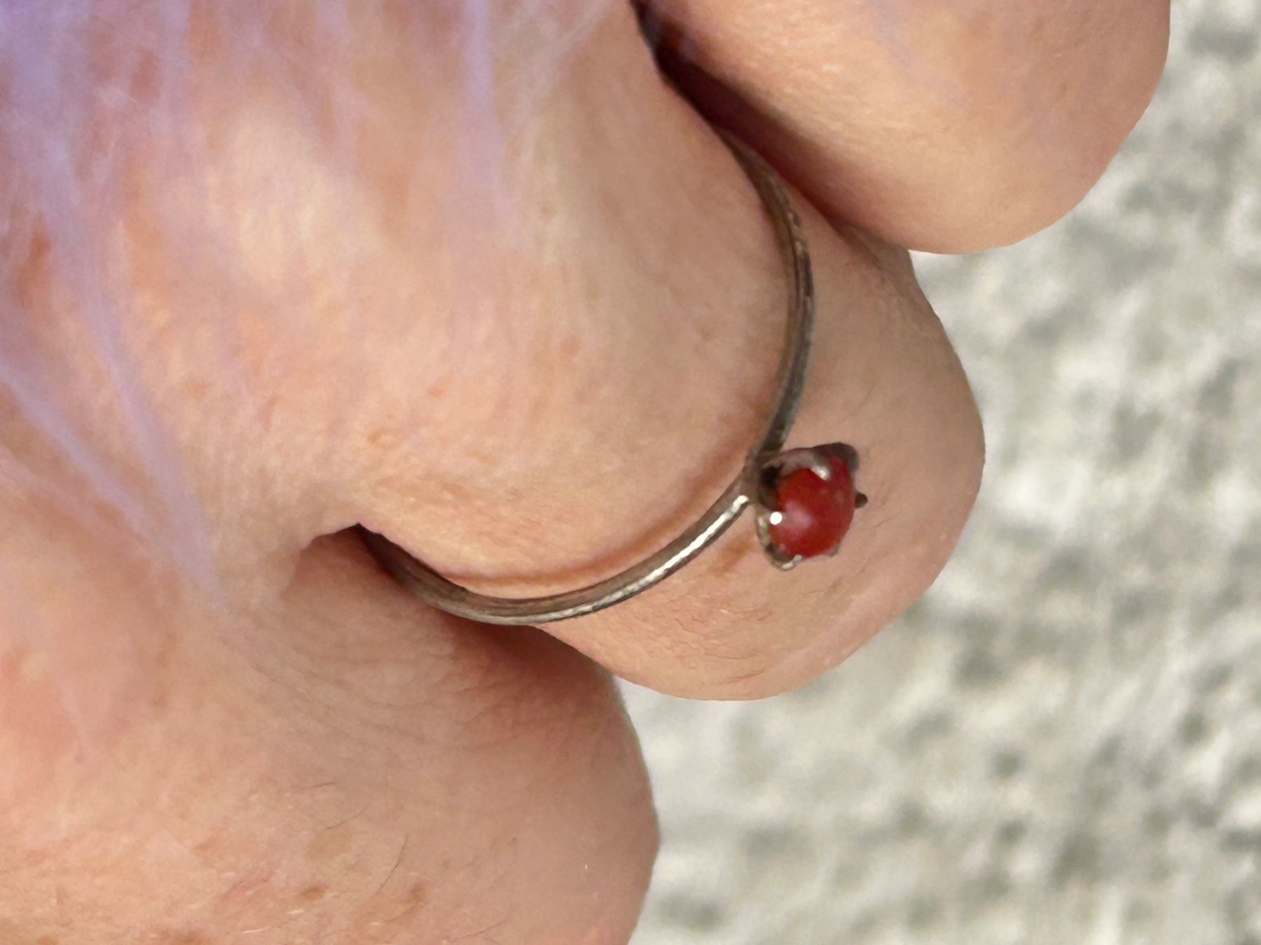 Anelli: Ring mit rotem kleinen Stein  (Gr. 55) – Usato da Laufen venduto da Bellebellezza 4