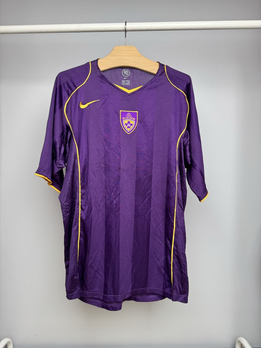 Nike Canottiere & Pantaloni: NK Maribor 06/07 home shirt – Nuovo (secondo la descrizione) da Baden venduto da Timelessthreads