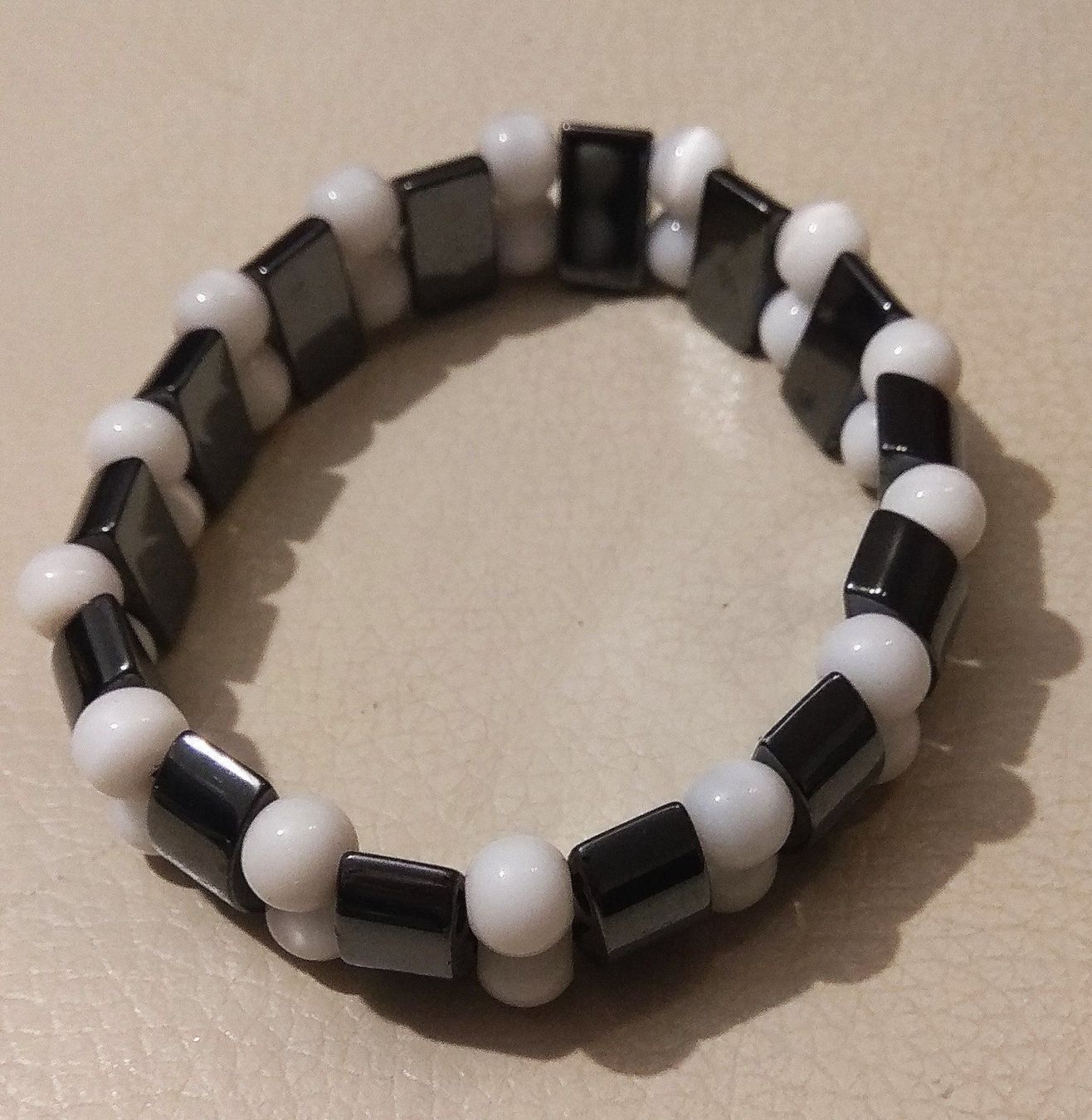 Armbänder & -reifen: Umwerfendes Hämatit, Naturstein Armband – Neu und originalverpackt aus Münchenbuchsee von Daniel0133