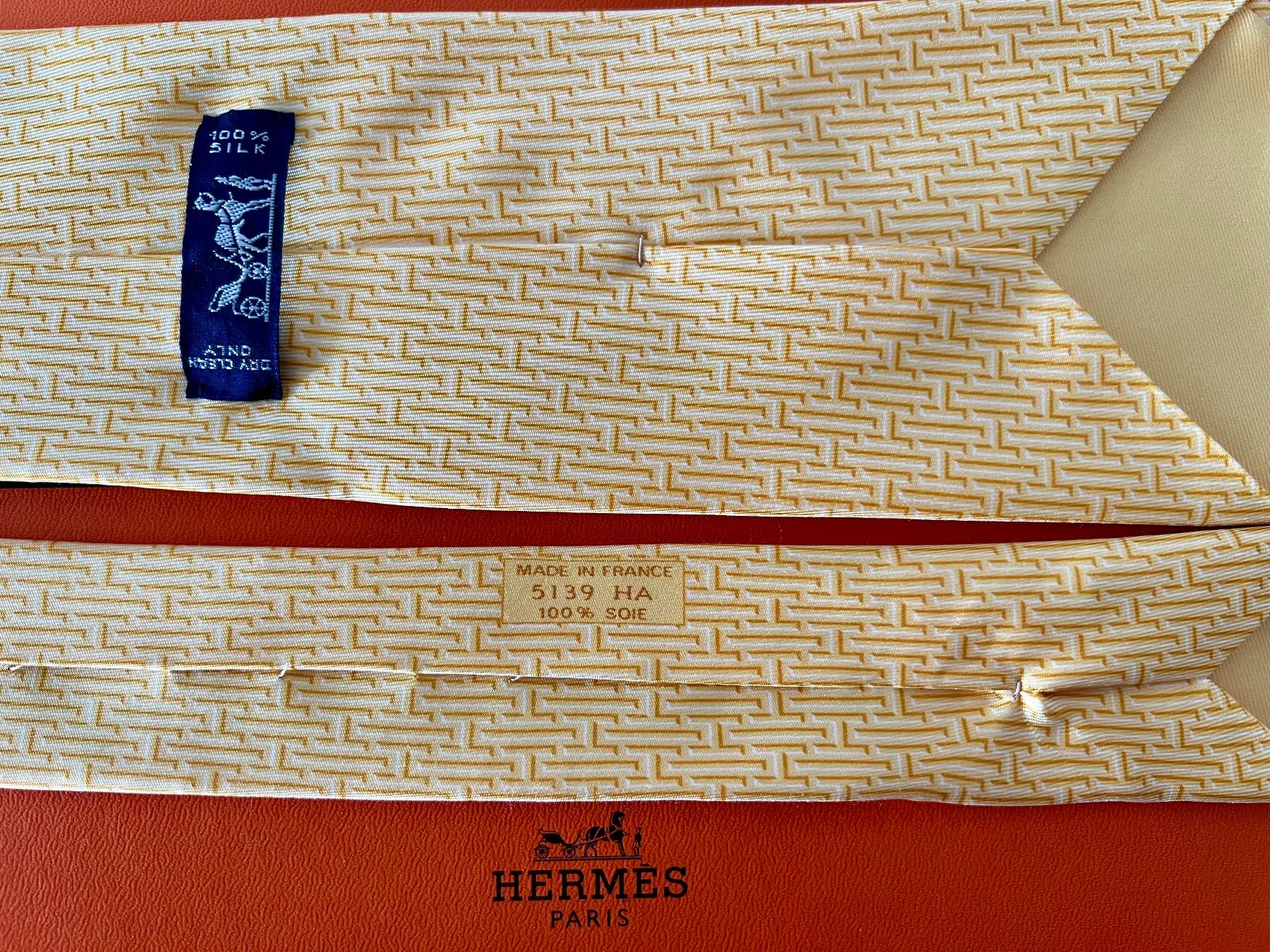 Hermès Cravates: Cravate HERMES-Paris „Offset H“ - avec box original – Neuf (Voir description) à Le Mont-sur-Lausanne par luxurylover 3