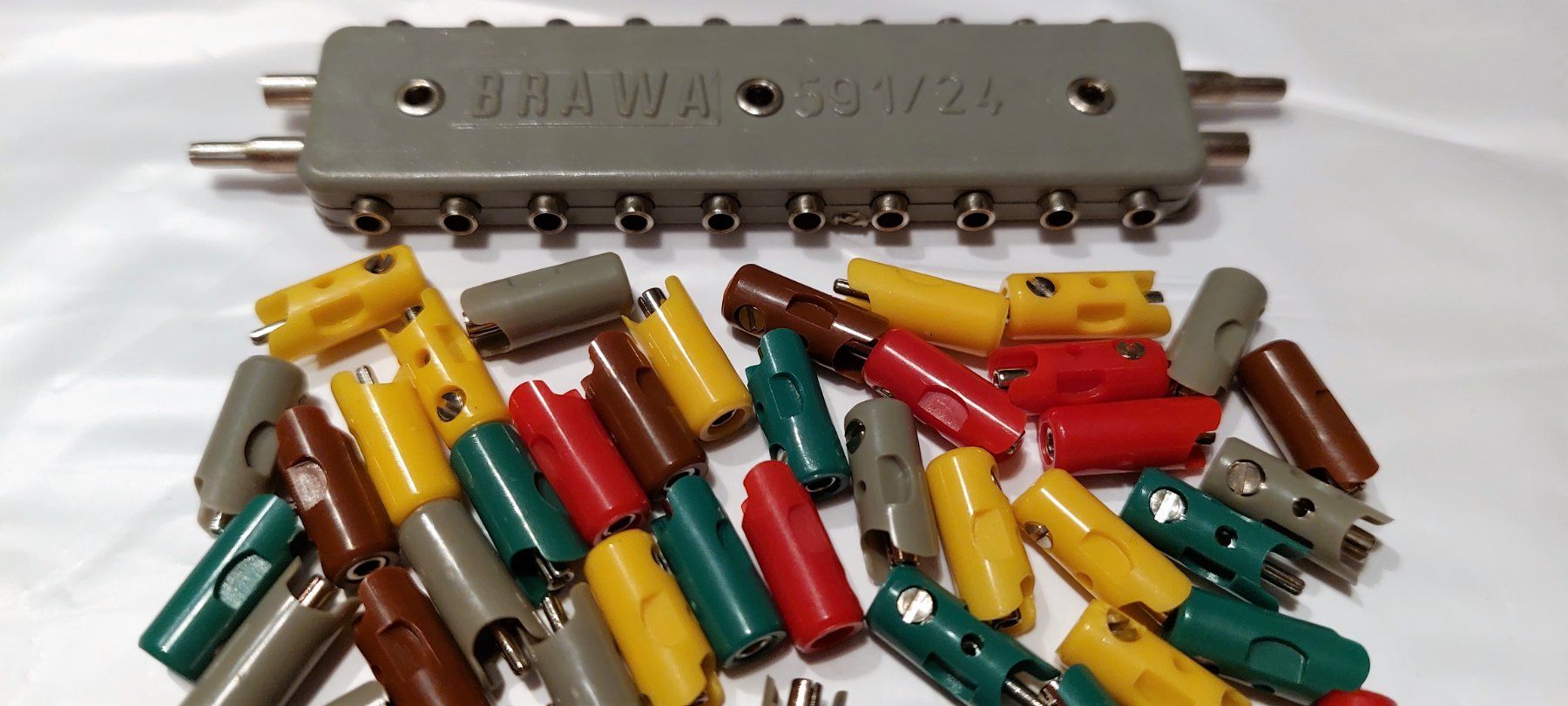 Brawa Modelleisenbahnen: Brawa H0 - Verteiler, Buchsen, Stecker – Neu und originalverpackt aus Rotkreuz von MOBAHN-1zu87 1