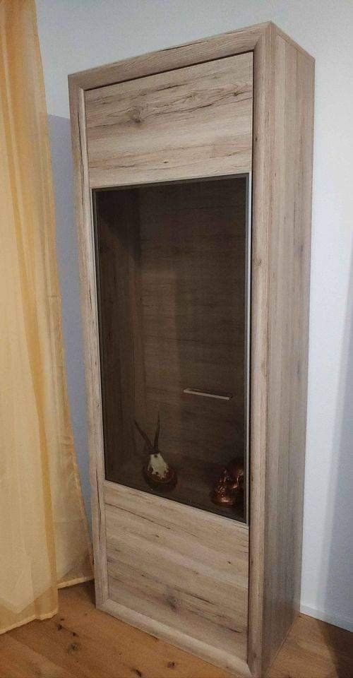 Armadi: Schrank Vitrine – Usato da St.Peterzell venduto da the2ndchance