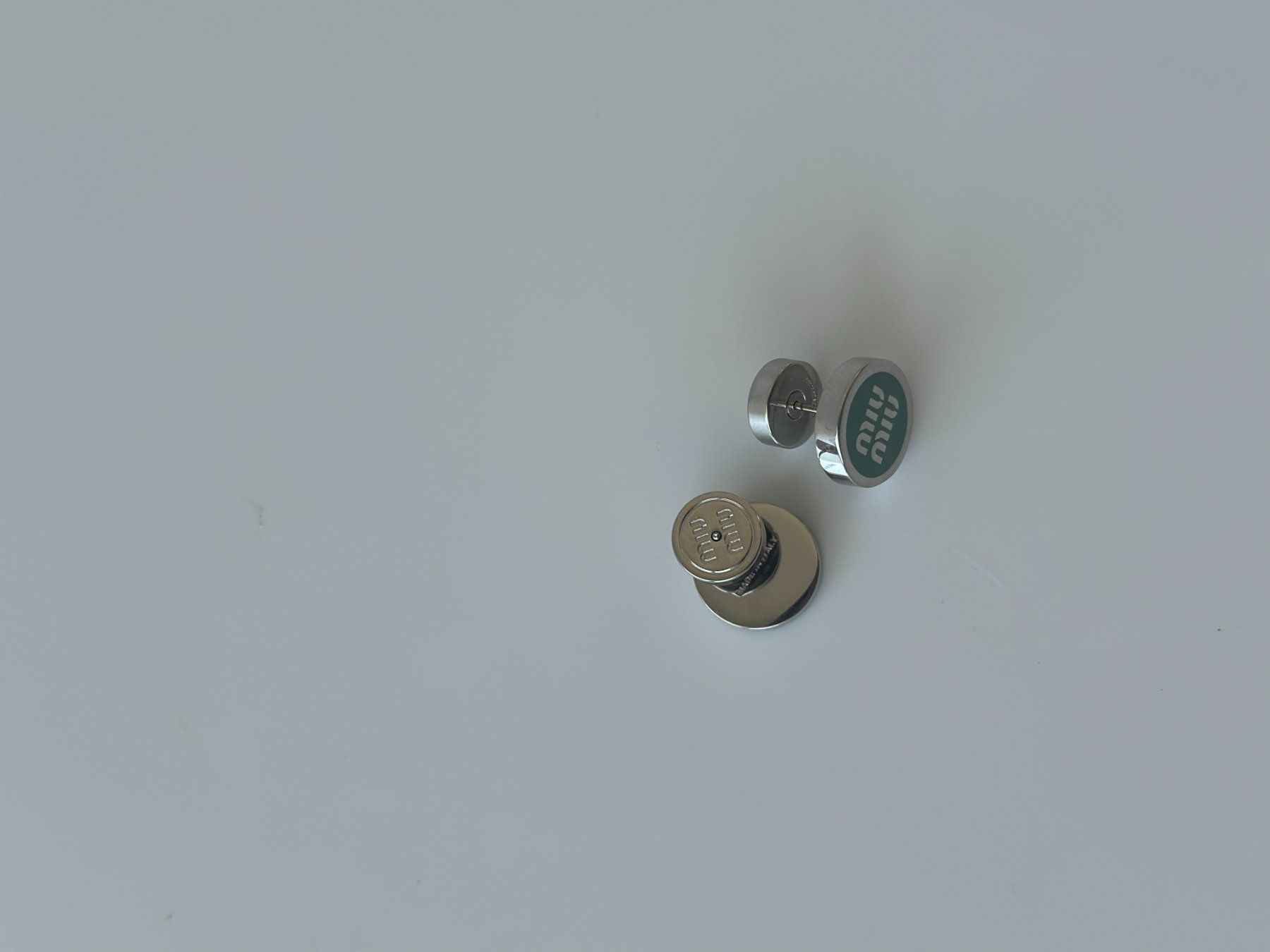 Miu Miu Orecchini pendenti & Orecchini a lobo: New earrings Miu Miu – Nuovo e nell'imballaggio originale da Lugano venduto da juledo 3