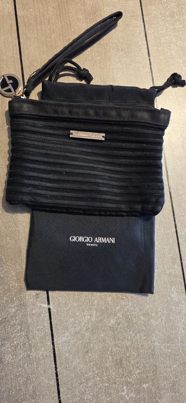 Custodie per cosmetici: Trousse de maquillage Giorgio Armani – Usato da Ste-Croix venduto da kar_9x7w