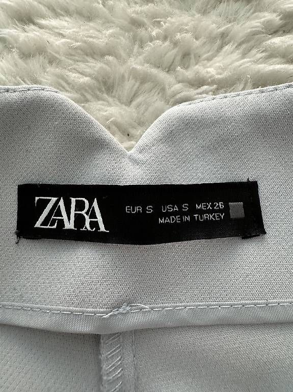 Pantaloni: Zara Stoffhose hellblau – Usato da Waltenschwil venduto da shelly_m 1