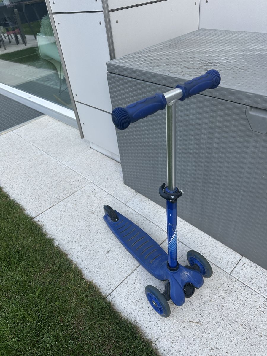 Kickboard: Kinder-Tretroller, dreirädrig, blau, gebraucht – Usato da Watt venduto da JG87
