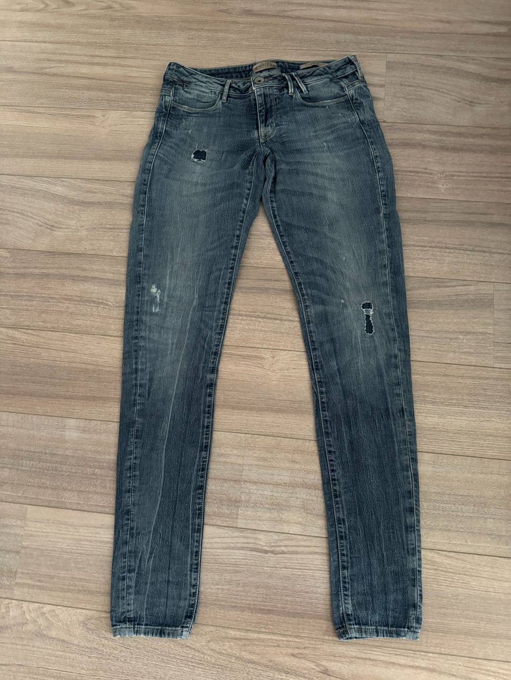 Guess Jeans: GUESS Jeans blau Jegging, Gr. 30 – Gebraucht aus Bonstetten von VCLS