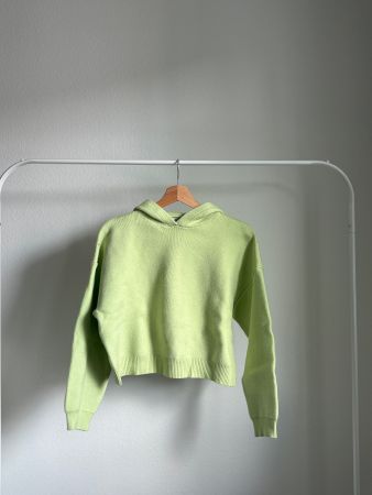 grünes Kapuzensweatshirt
