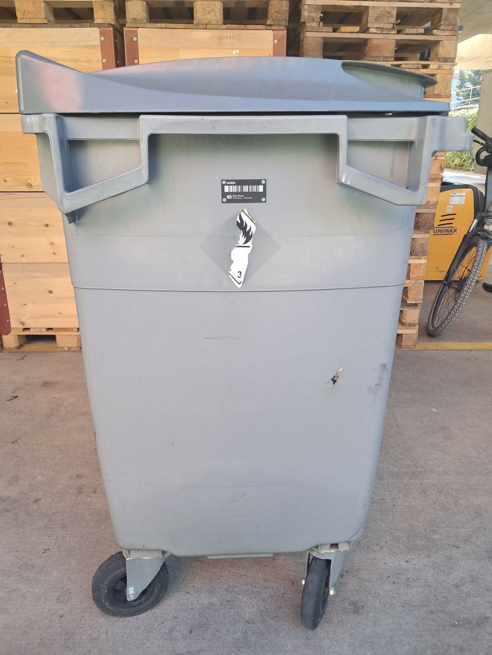 Altro per Ufficio & Commercio: Abfallcontainer 770L, Müllcontainer auf Rollen, Container – Usato da Zürich venduto da Lia107 7