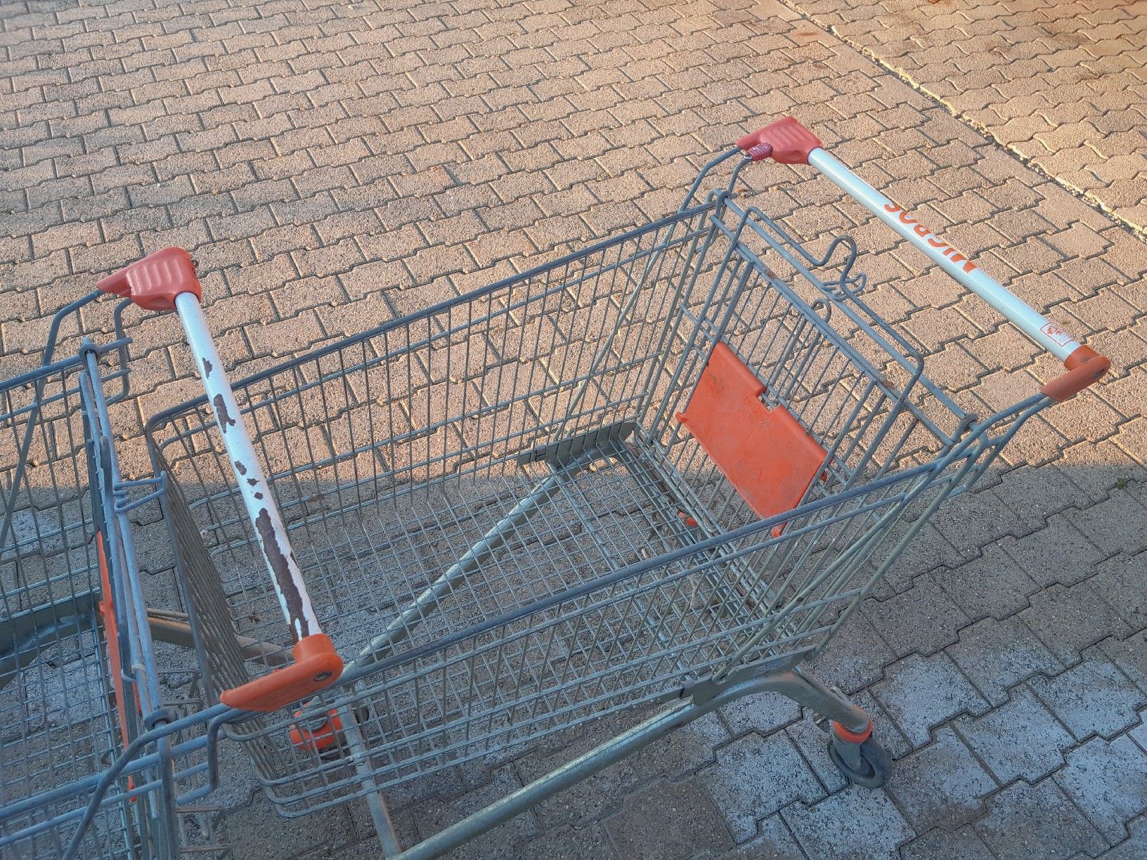 Tutti gli attrezzi: Einkaufswagen, Transport Wagen  – Usato da Eschenbach LU venduto da Resu685 3