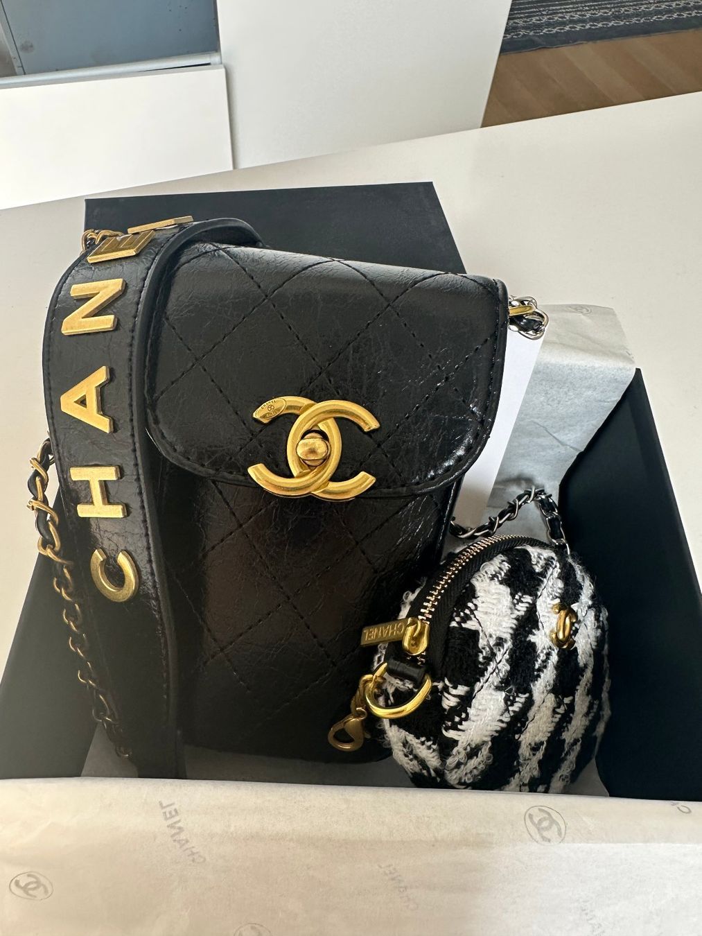 Chanel Taschen: Chanel Beauty VIP Set – Neu und originalverpackt aus Steinmaur von regenbogen052