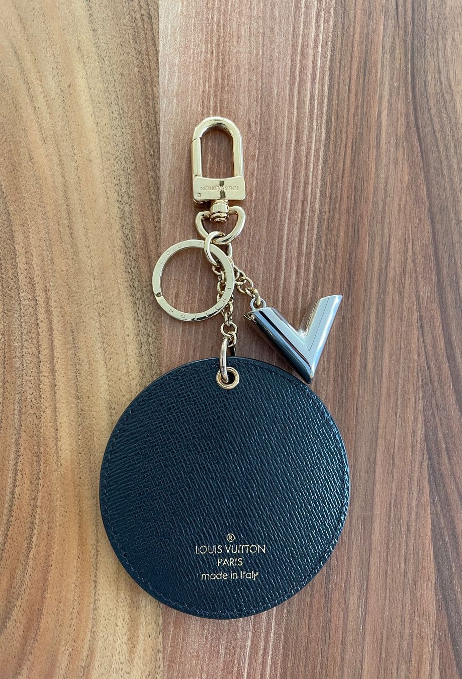 Louis Vuitton Portachiavi: LOUIS VUITTON Key Holder und Bag Charm – Usato da Chur venduto da Hortensia03 2