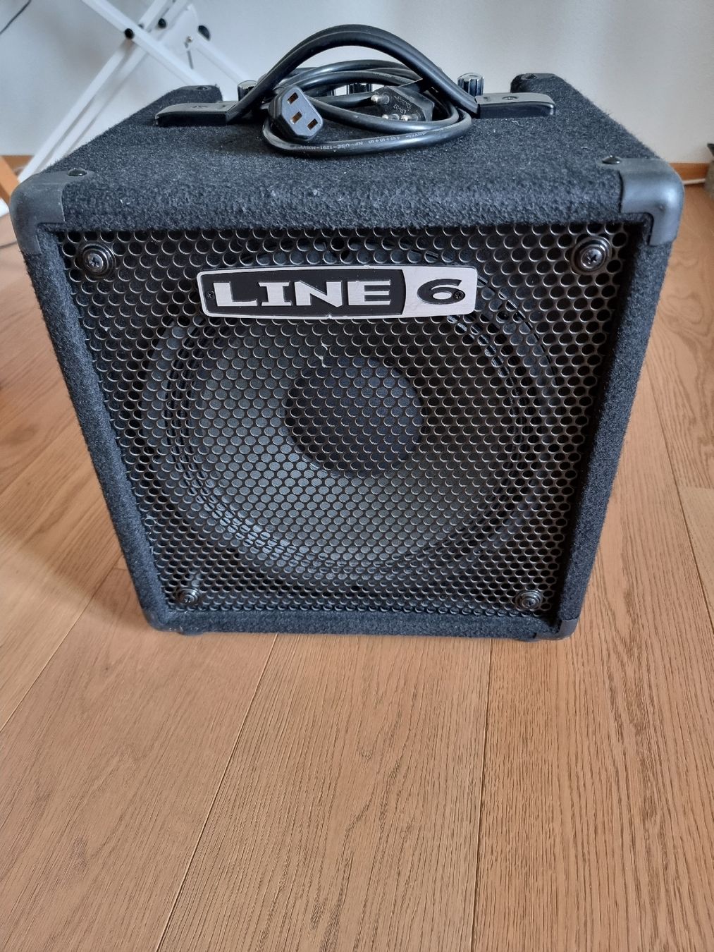 Line 6 Amplificatori: GITARREN VERSTÄRKER LINE 6 STUDIO 110 – Usato da Zofingen venduto da Tinpan
