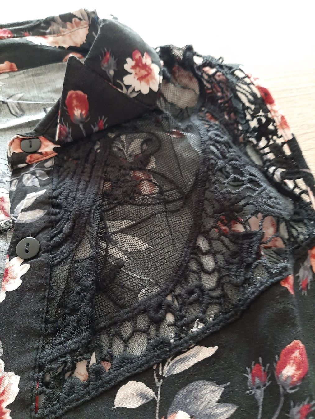 Blusen: Ärmellose Bluse transp. Einsatz, mit Blumenmuster, ca. Gr. L – Gebraucht aus Menziken von Rien1 6
