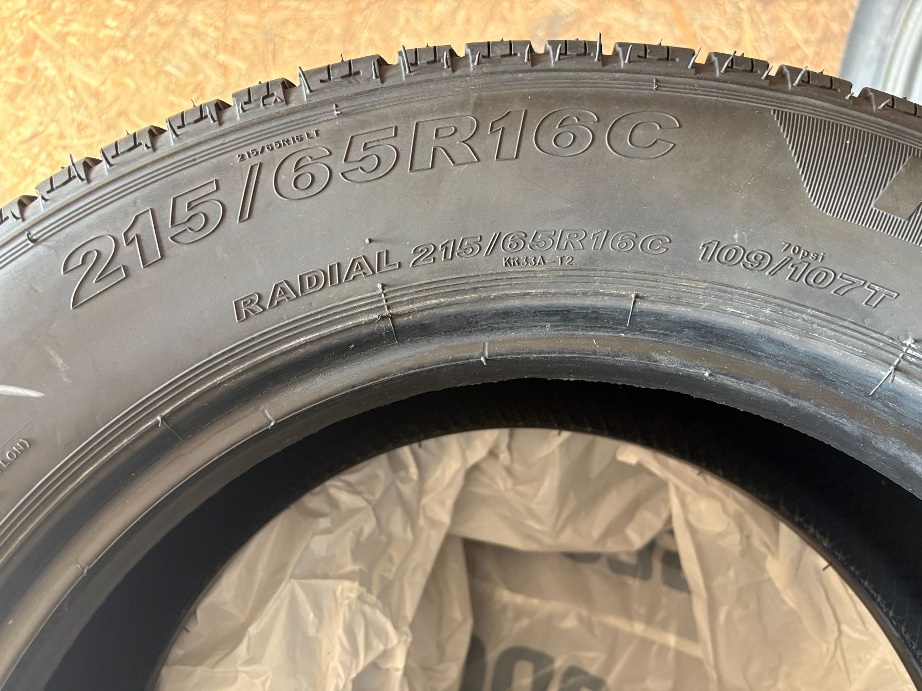 Pneus & Kompletträder: 4 Stk Ganzjahresreifen KEND 215/65 R16C neuwertig – Defekt aus Wangen b. Olten von Hba2 5