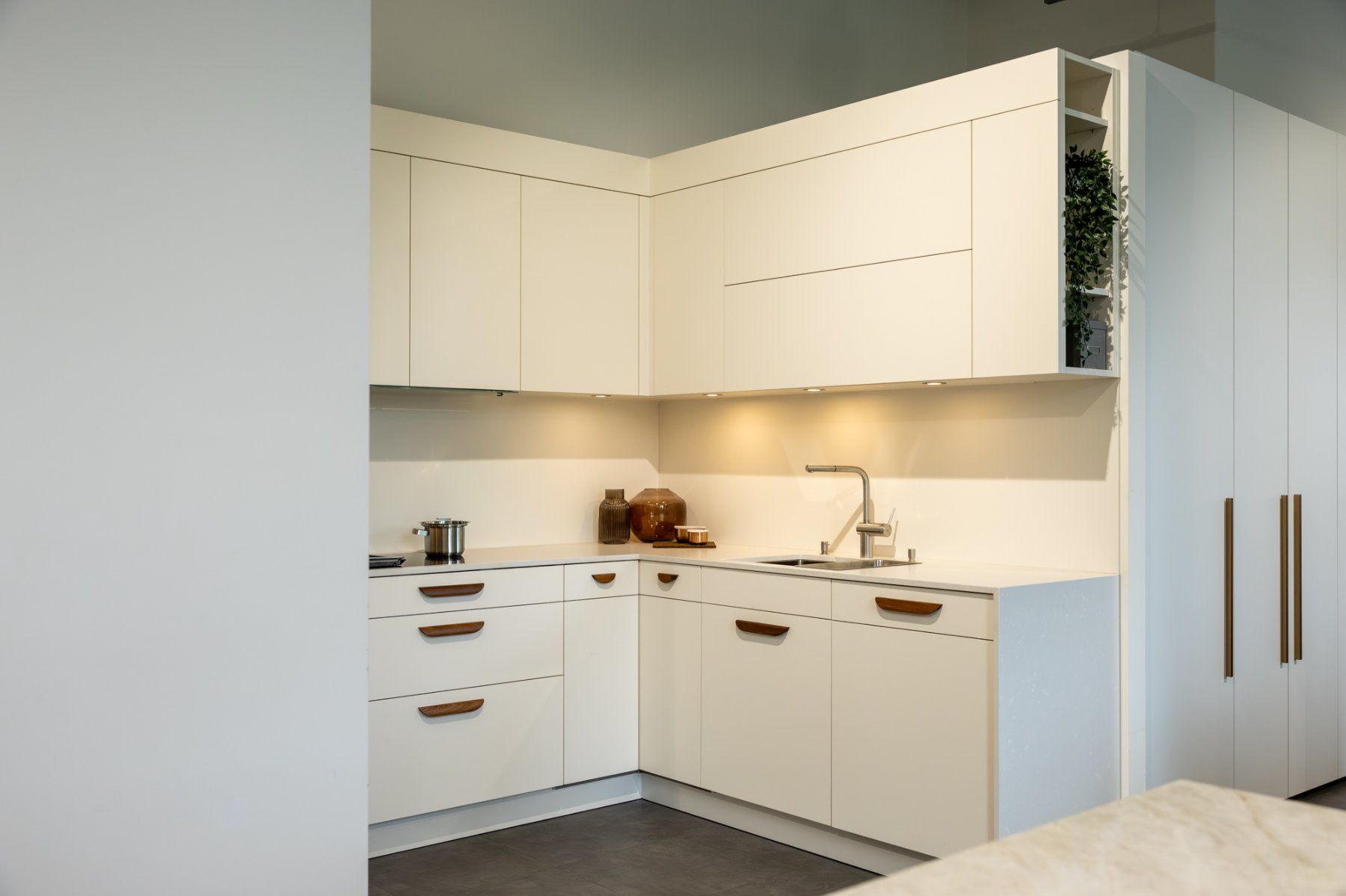 Cucine complete: Ausstellungsküche Veriset – Usato da Pratteln venduto da Veriset_NORD 1