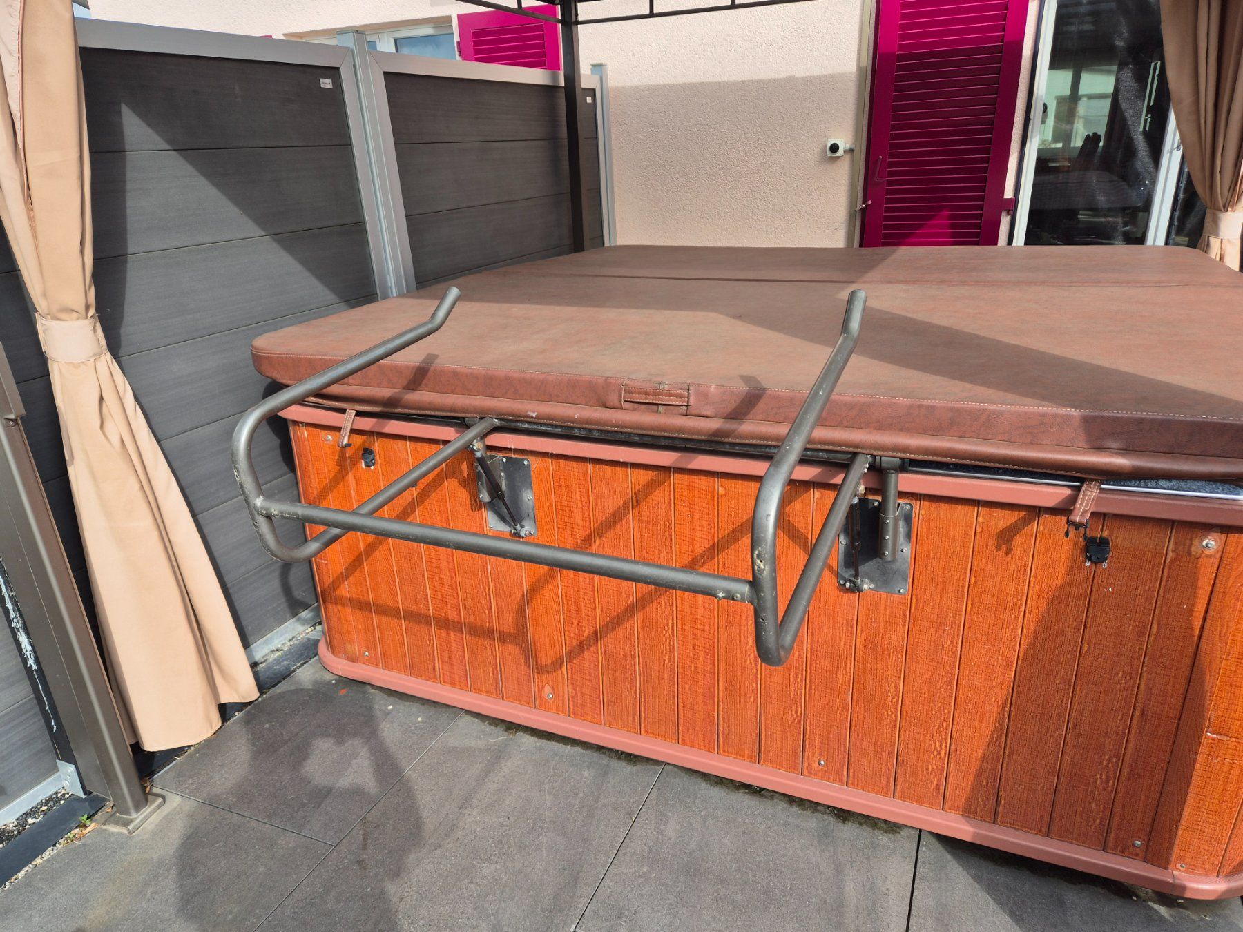 Whirlpool: Whirlpool Abdeckung Whirlpoolcover mit Lift – Usato da Henau venduto da AriesTrading 1