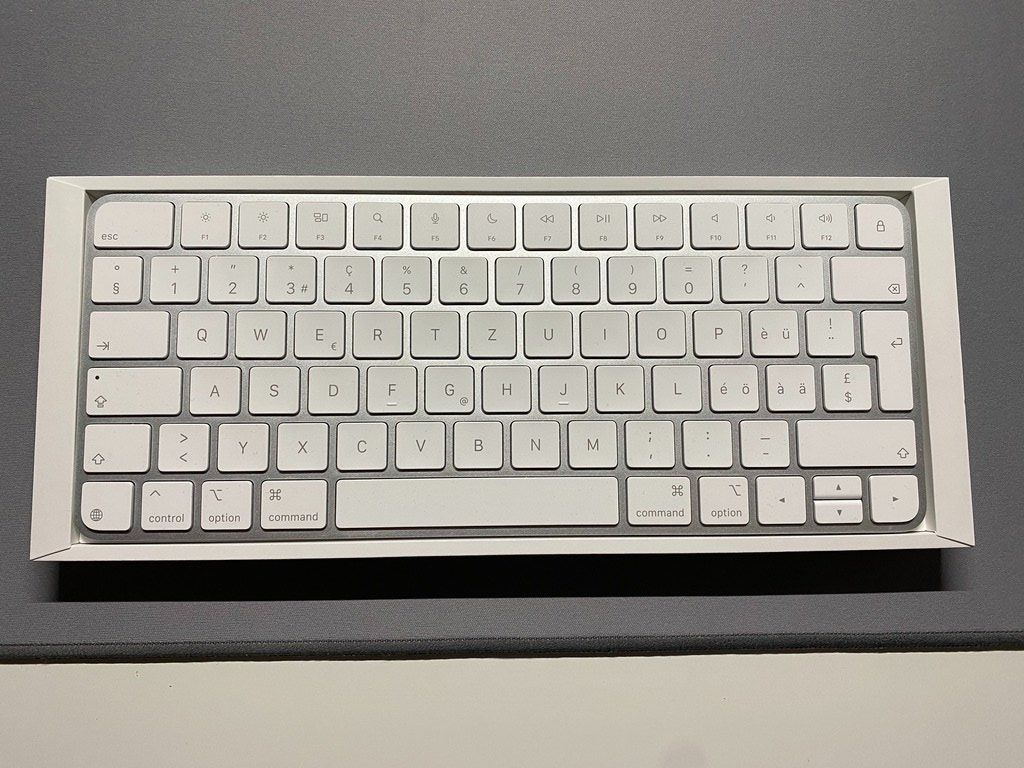 Apple Tastiere: Apple Magic Keyboard 2024 - neuwertig – Nuovo (secondo la descrizione) da Luzern venduto da chrisLuc 1